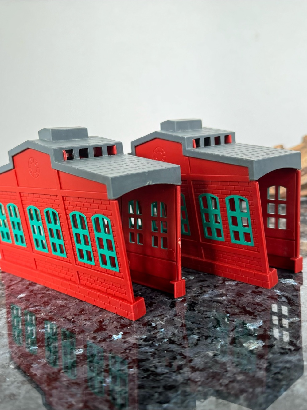Vintage Thomas & Friends 2004 TOMY Engine Shed Accessories, Lot of 2 Buildings